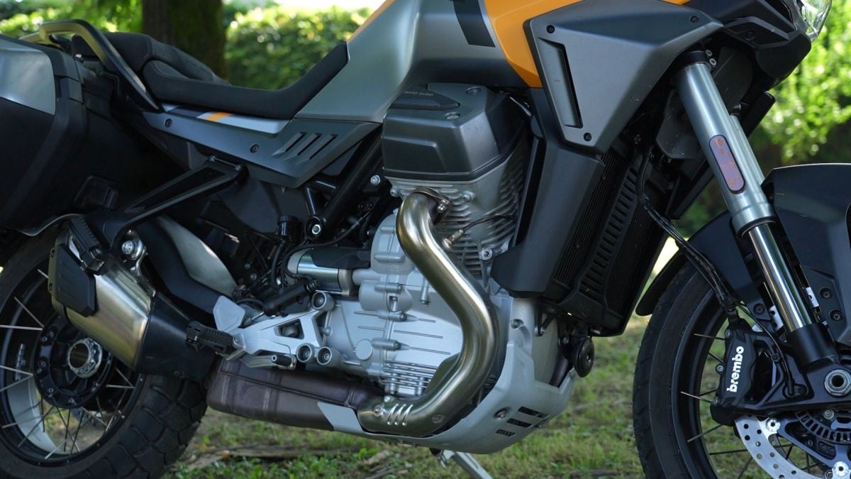 Test a Testa #9 - Moto Guzzi Stelvio vs Moto Guzzi V85 Strada: sfida in famiglia!